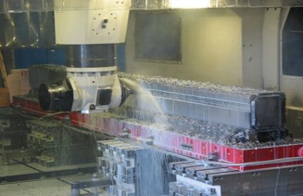 Unisign CNC machine | Machining of traverses for industrial equipment | 5-sided machining | High accuracy | unisign.com