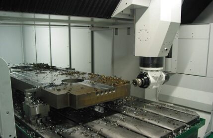Unisign CNC machine | Machining of industrial heat exchangers | Large working area | Pendulum machining for high output | unisign.com