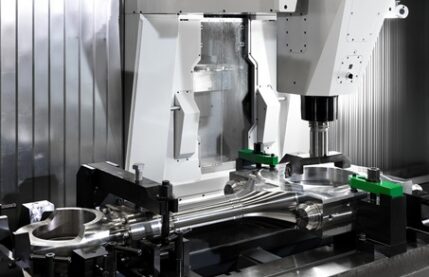 Unisign CNC machine | Machining of connecting rods for ship engines | unisign.com