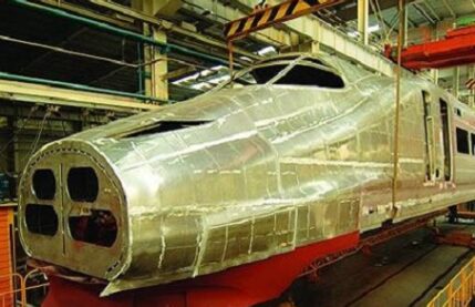 Unisign CNC machine | Train side and roof panel machining | Flexibility | Large working area | unisign.com