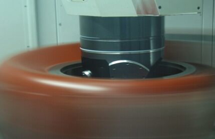 Unisign CNC machine | Machining of large turbo charger casings | All operations on one machine | Large diameter possible | unisign.com