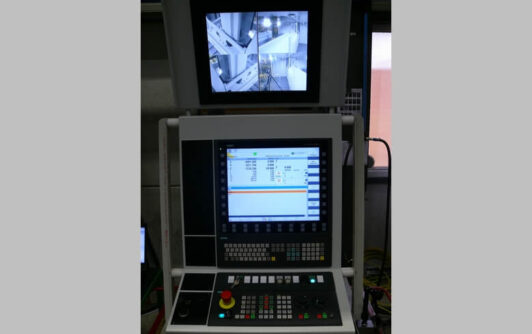Uniport6000-HV, screens with machining process in full view.