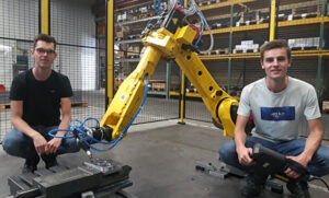 Deburring robot for truck front axles