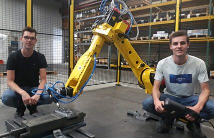 Deburring robot for truck front axles