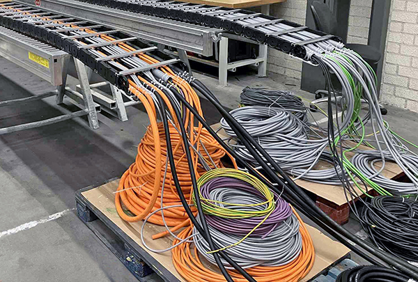 Präventiver Austausch von Kabelpaketen von CNC Maschinen