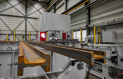 UNIMAST CNC machine | Unmatched flexibility in forklift mast channel processing | All types of profiles | Many different lengths | unisign.com