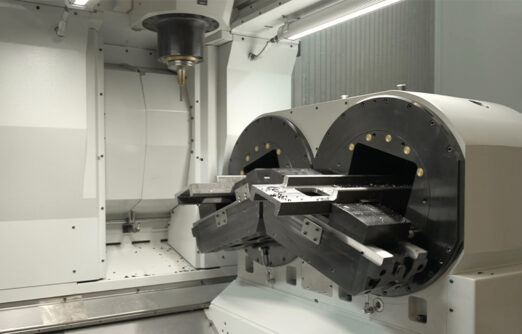 Multi-sided machining and automatic feeding of profiles.