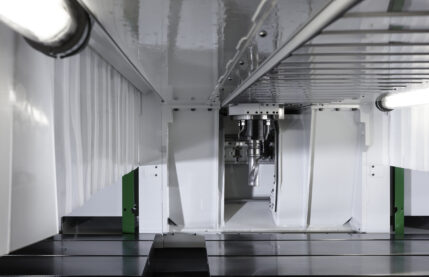 Maszyna CNC UNIPORT4000 | Automatyczna wymiana narzędzi | Frezowanie CNC | Unisign.com